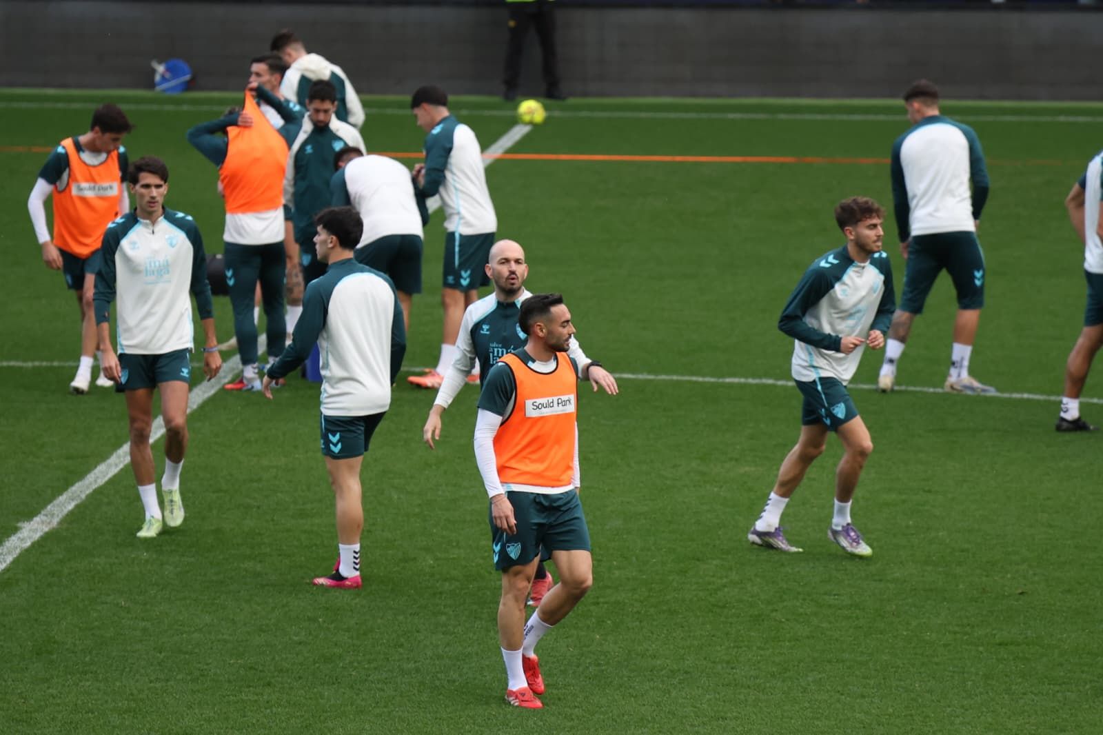 Búscate en las fotos del entrenamiento del Málaga CF en La Rosaleda