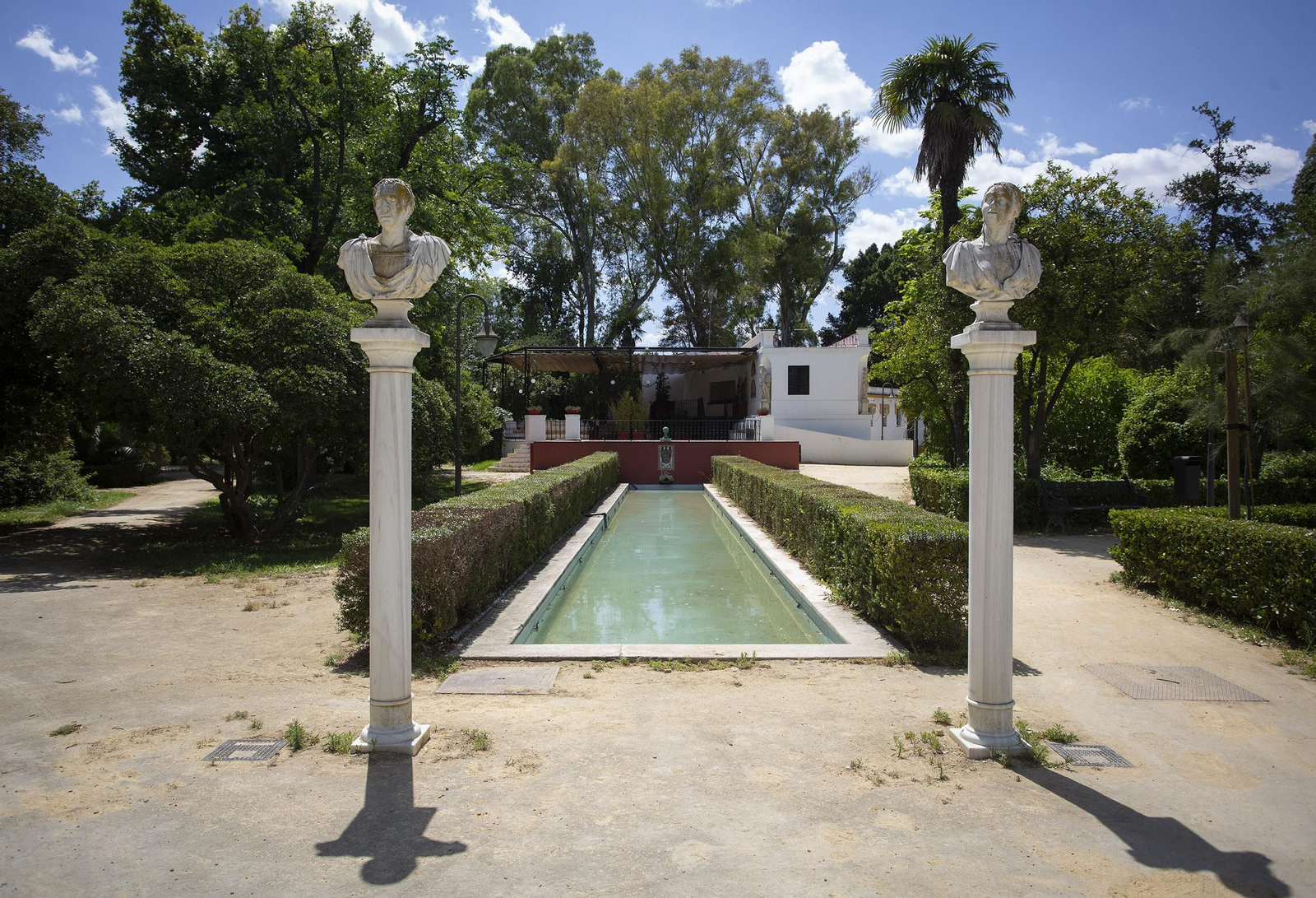 El restaurante Casa del Estanque pasa a terraza de verano tras la cena.