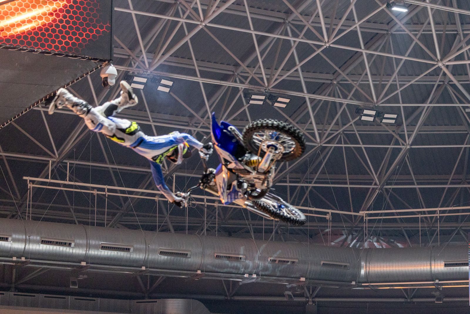 En imágenes: el Olivo Arena vibra con piruetas y motor en estado puro en el Soloflow Freestyle (1)