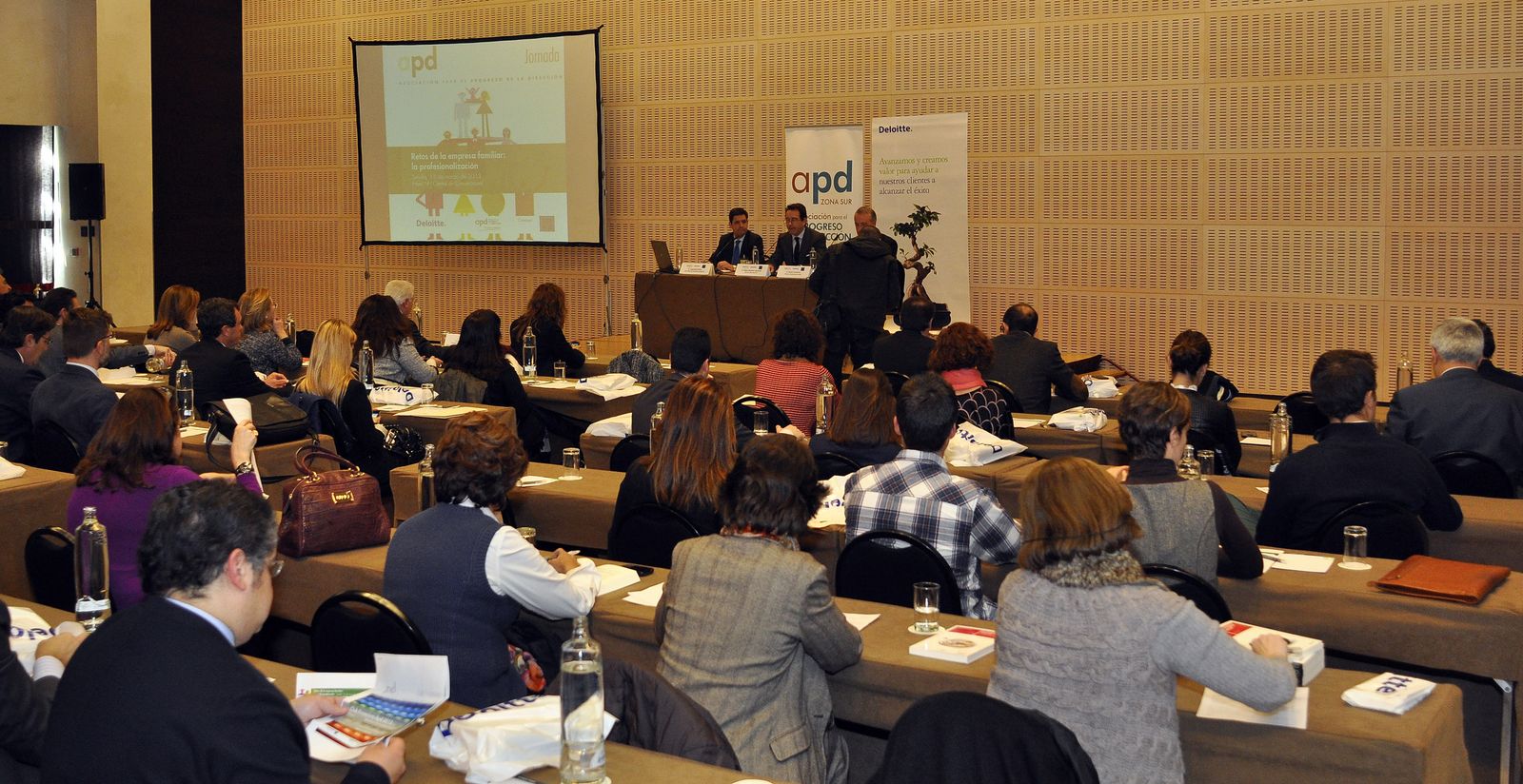 Una de las jornadas organizada por la  Asociación  para  el  Progreso  de  la  Dirección.