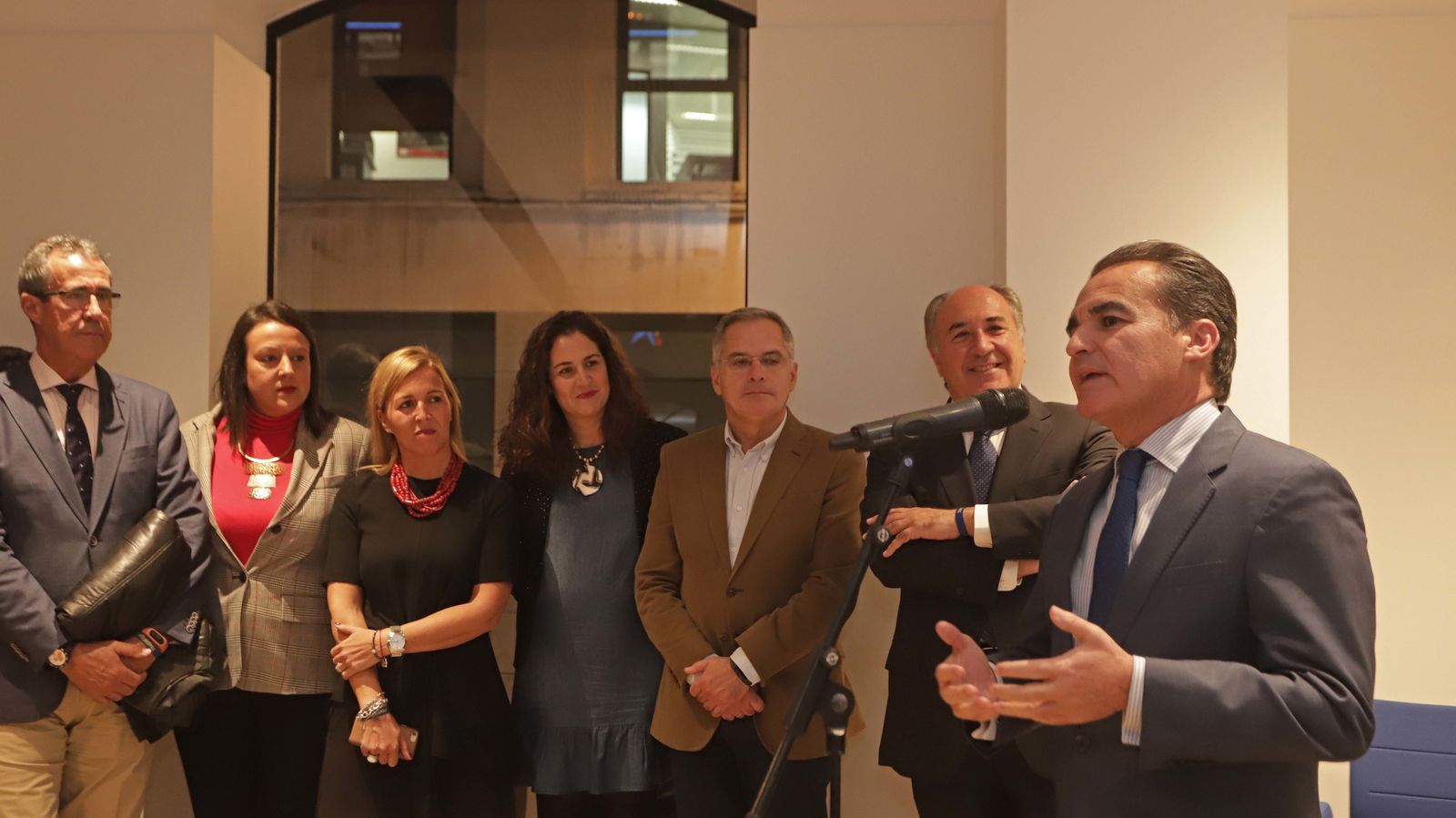 Inauguración de la nueva oficina de La Caixa en imágenes