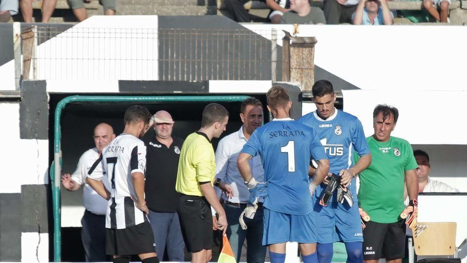 David Robador se dispone a relevar a Javi Montoya, el pasado domingo.