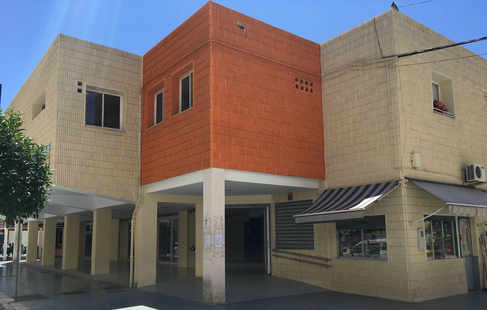 La fachada del Mercado de Abastos de Torre del Mar.