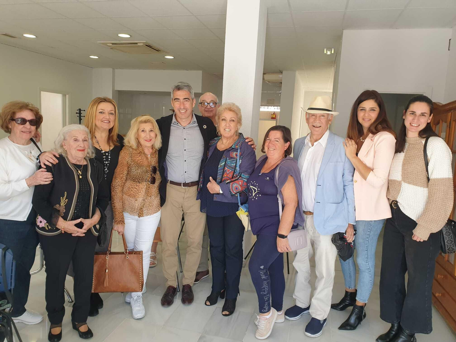 La visita del Ayuntamiento al centro social doña Gloria Alonso.