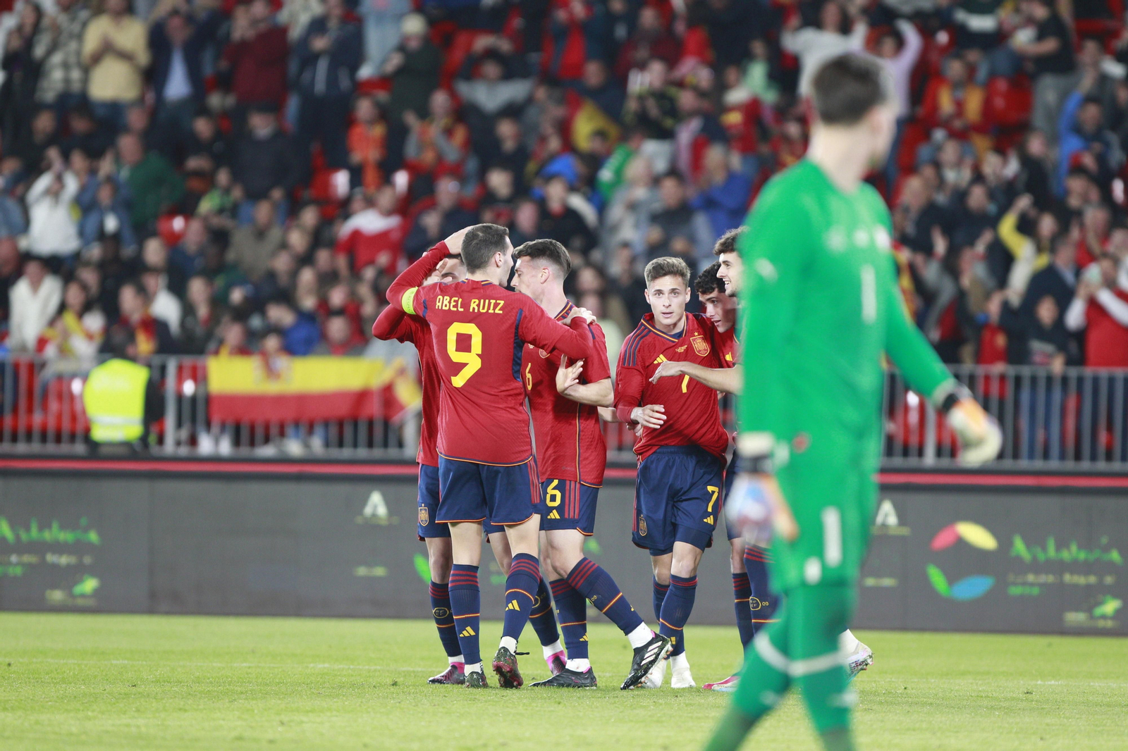 Imágenes del partido de fútbol amistoso entre las selecciones de España y Suiza Sub 21, disputado en Almería