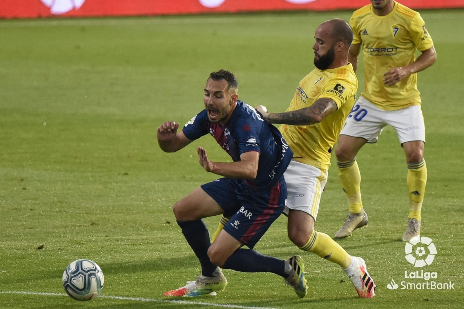 Las imágenes del Huesca-Cádiz.