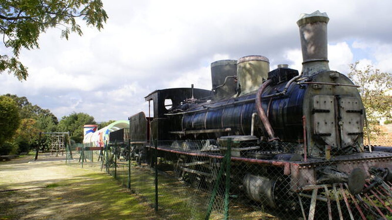 La locomotora Verraco en el Parque del tren de Los Barrios