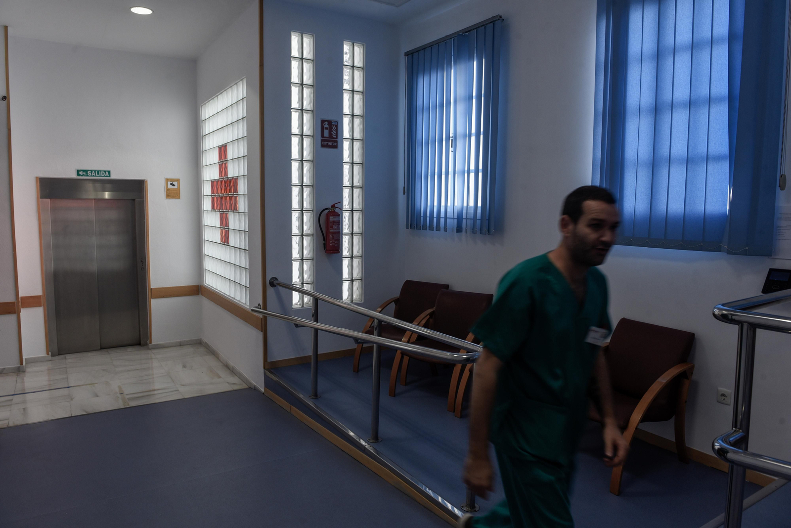 Reportaje sobre los 100 años que ha cumplido el Hospital de Cruz Roja