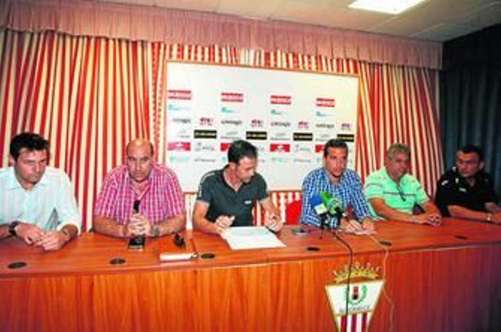 De izquierda a derecha: Gallego, Cintado, García, Gudiel, Butrón y Rubio, ayer en el Nuevo Mirador. De izquierda a derecha: Gallego, Cintado, García, Gudiel, Butrón y Rubio, ayer en el Nuevo Mirador.