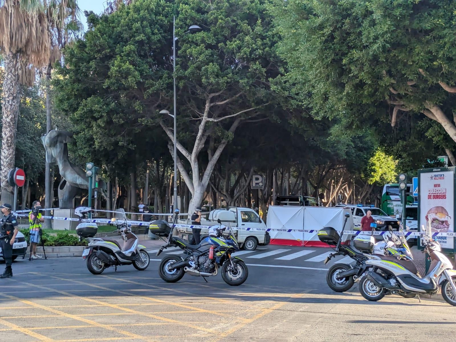 Fuerte cordón policial para el levantamiento del cadáver