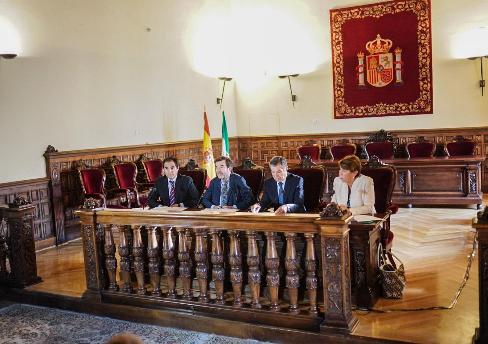 El consejero de Justicia, José Antonio Nieto, el presidente del CGPJ por suplencia, Vicente Guilarte, y el presidente del TSJA, Lorenzo de Río