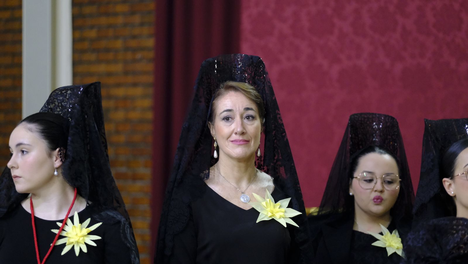 La Borriquita procesiona por las calles de Almería, en imágenes