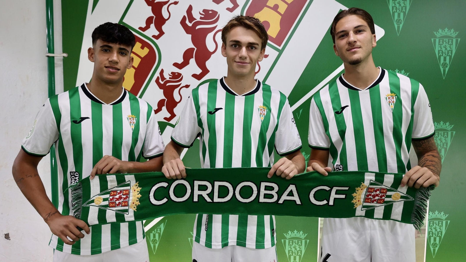 De izquierda a derecha: Albuera, Javi Antrás y Borja García, los tres juveniles renovados por el Córdoba CF.