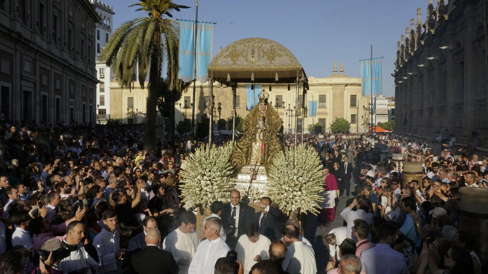 Las mejores imágenes de la procesión de la Virgen de los Reyes 2019
