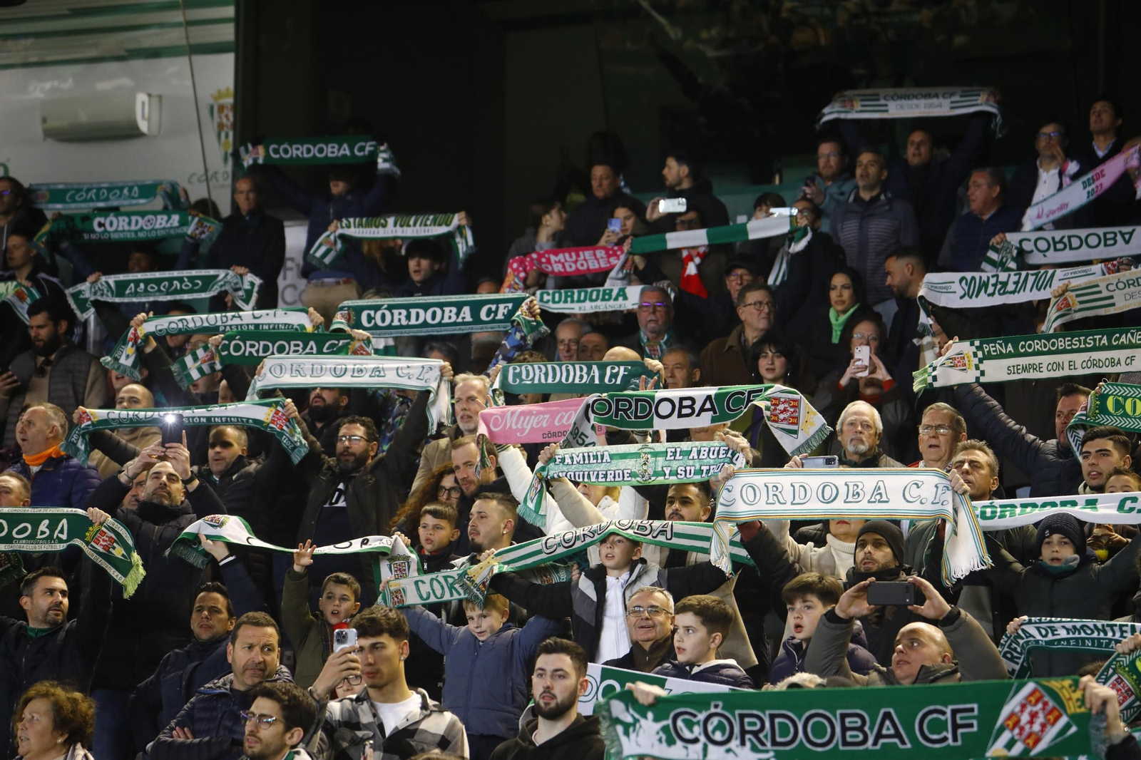 El vibrante ambiente en El Arcángel para el Córdoba CF - Sporting de Gijón