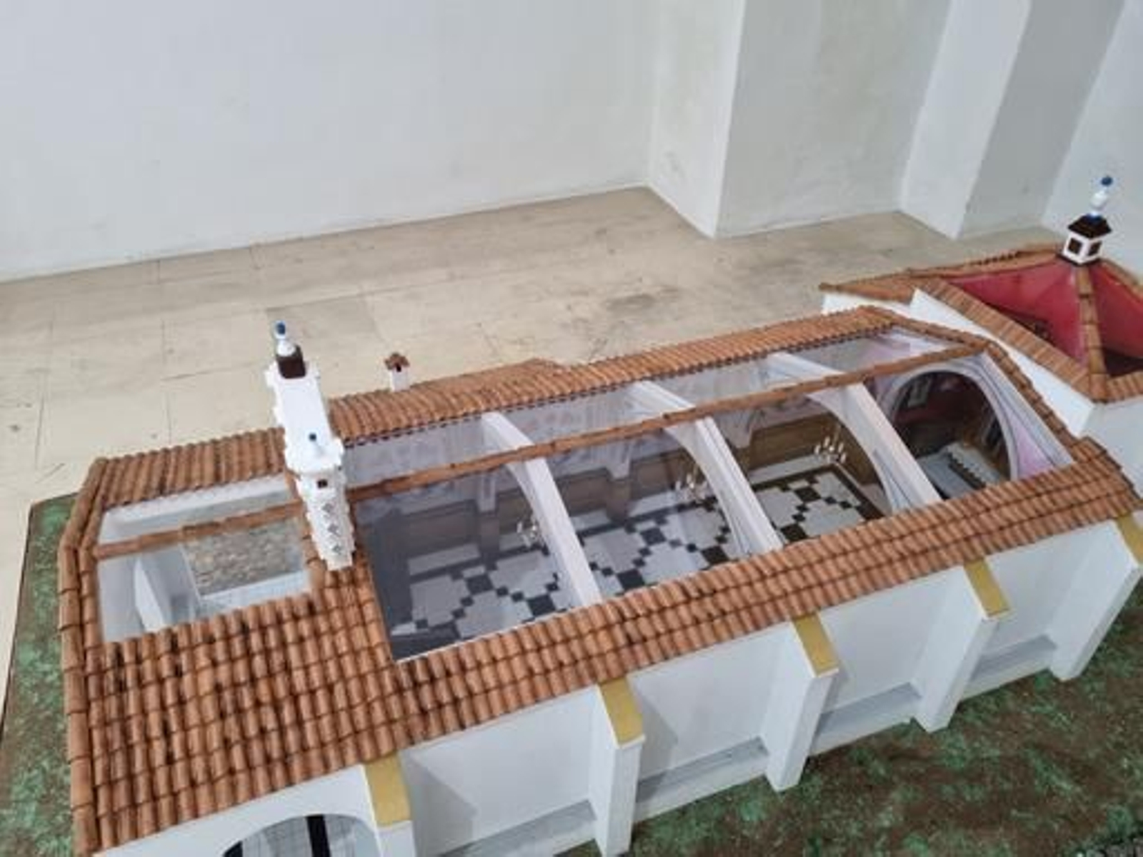 La maqueta, obra de Bernabé Romero, ha cuidado todos los detalles.