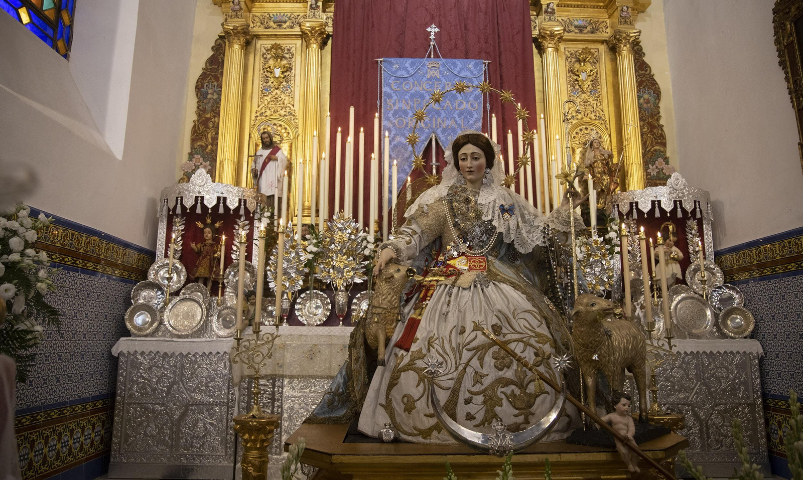 La Pastora en su capilla de la calle Amparo