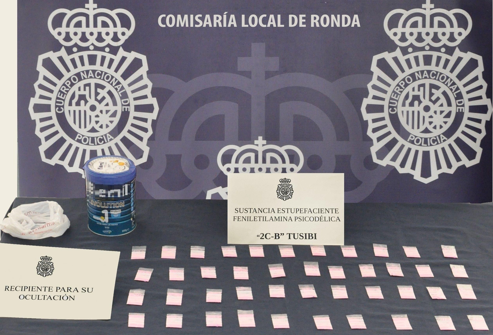 Las 43 bolsas de cocaína rosa entrada por la Policía Nacional en el vehículo que intentó esquivar un control en Ronda.