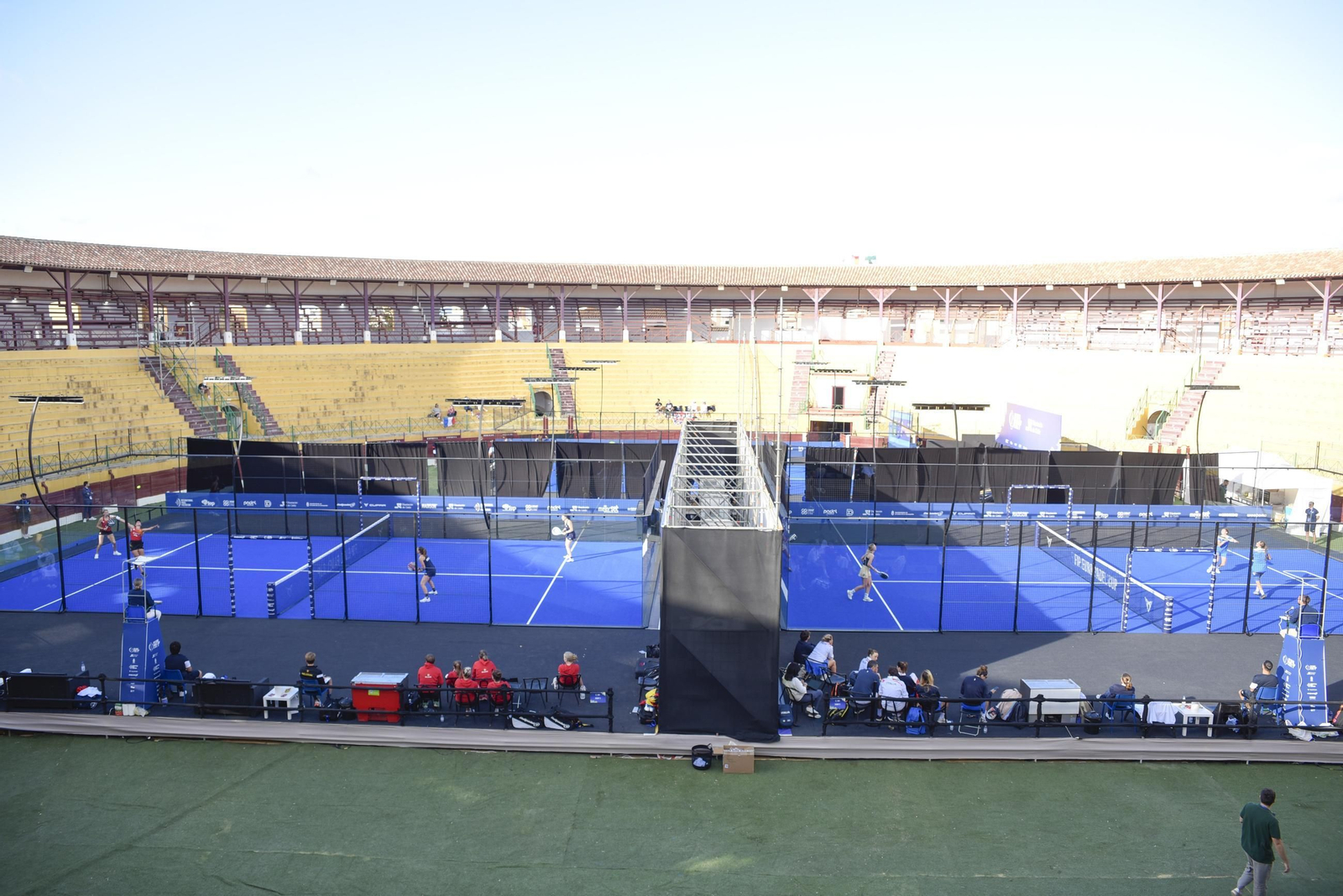 Fotos de la primera jornada del FIP Euro Pádel Cup de La Línea