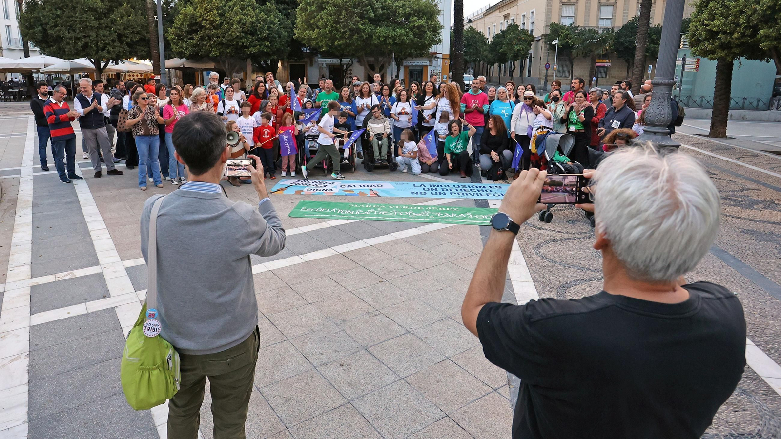 Manifestación de la Flampa de Jerez contra las faltas de recursos por necesidades especiales