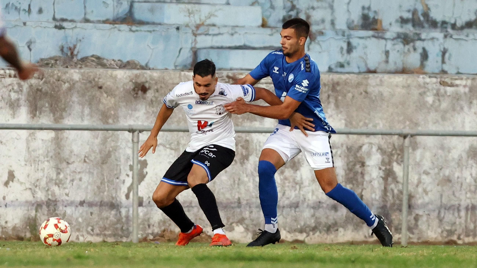 Imágenes del Trofeo de la Copa y la Venencia entre el Jerez Industrial y el Xerez DFC