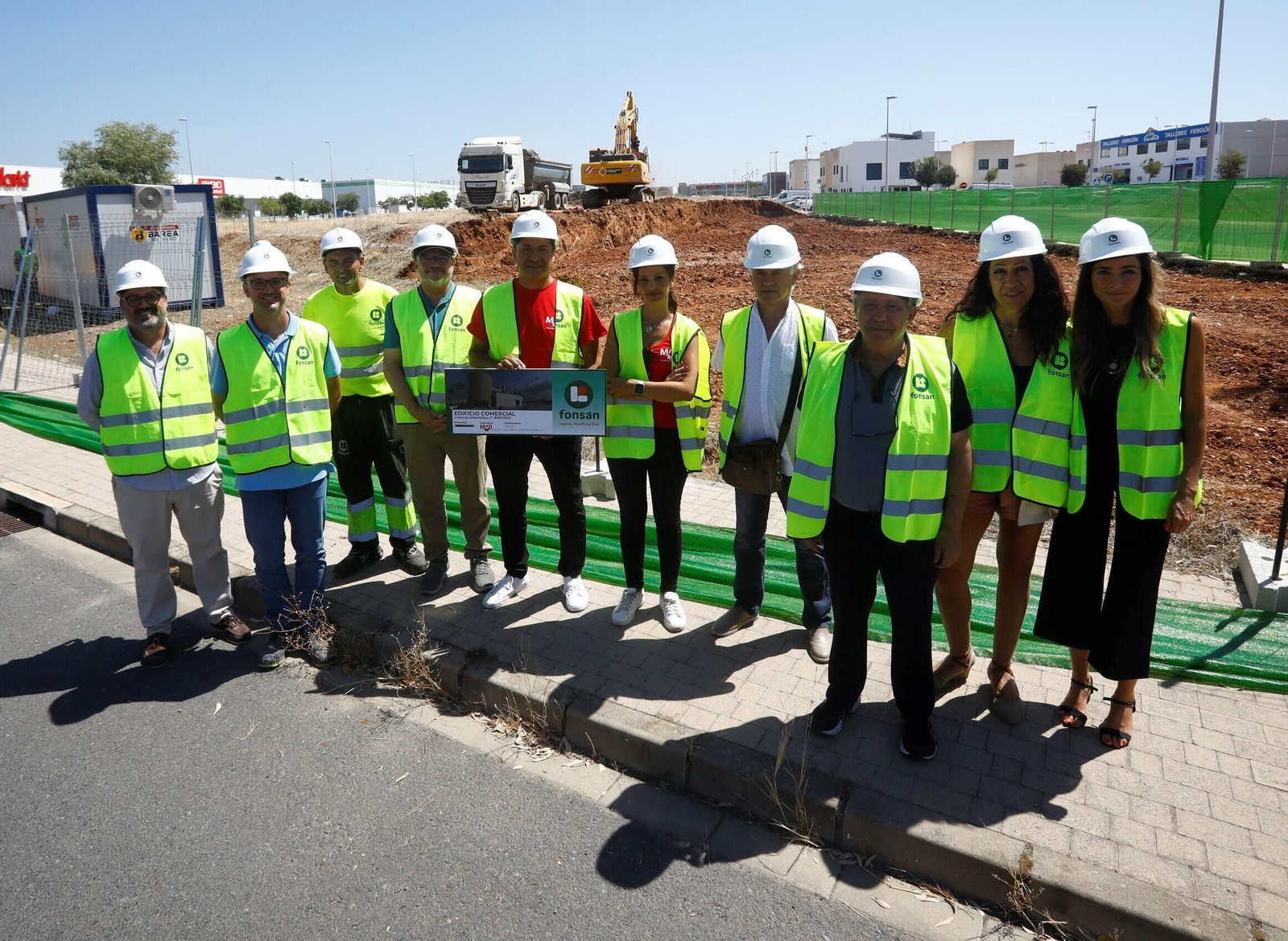 Inicio de la obra de la nueva superficie comercial de la Carretera de Palma del Río. Inicio de la obra de la nueva superficie comercial de la Carretera de Palma del Río.