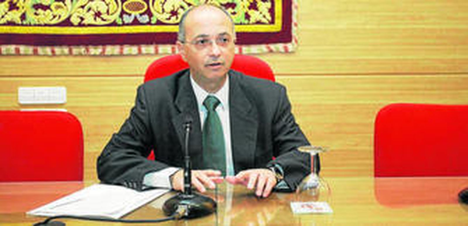 El ginecólogo almeriense Gabriel Fiol durante la presentación del curso.