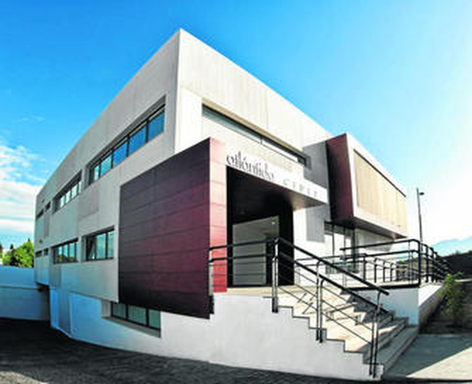 El centro se encuentra ubicado en un edificio de nueva construcción en el Parque Empresarial Norte.