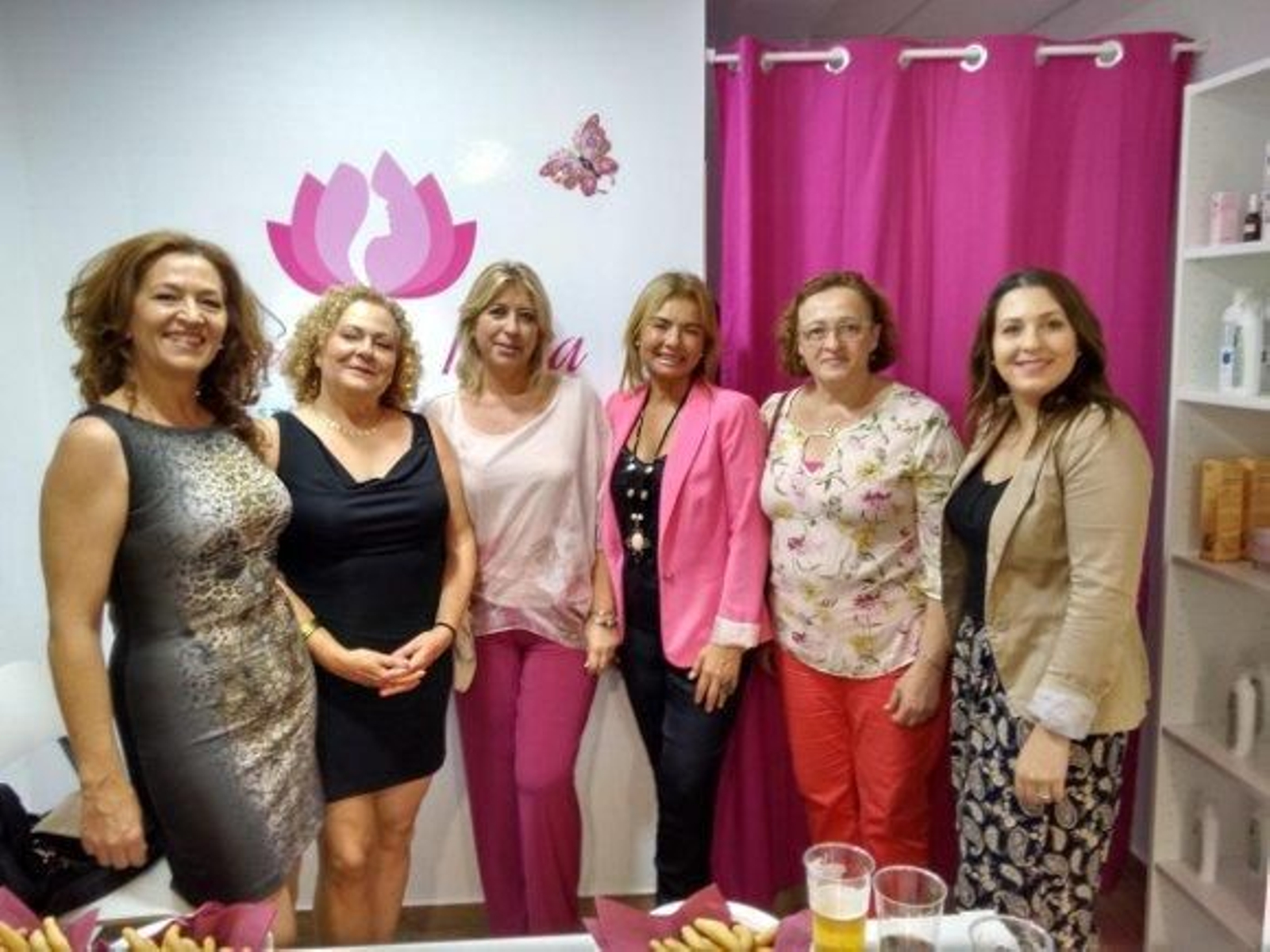 Nuria Sánchez Perdigones, Rosalia López, Rosa Prieto, Bea Vallejo, Ángeles Alcaraz y Nuria Sánchez.

Foto: Ignacio Casas de Ciria