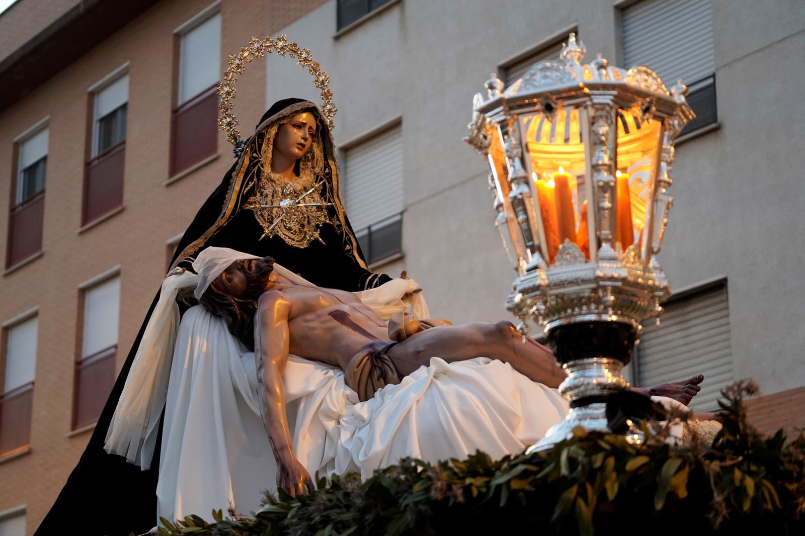 Sábado de Pasión en Córdoba: la procesión del Traslado al Sepulcro en imágenes.