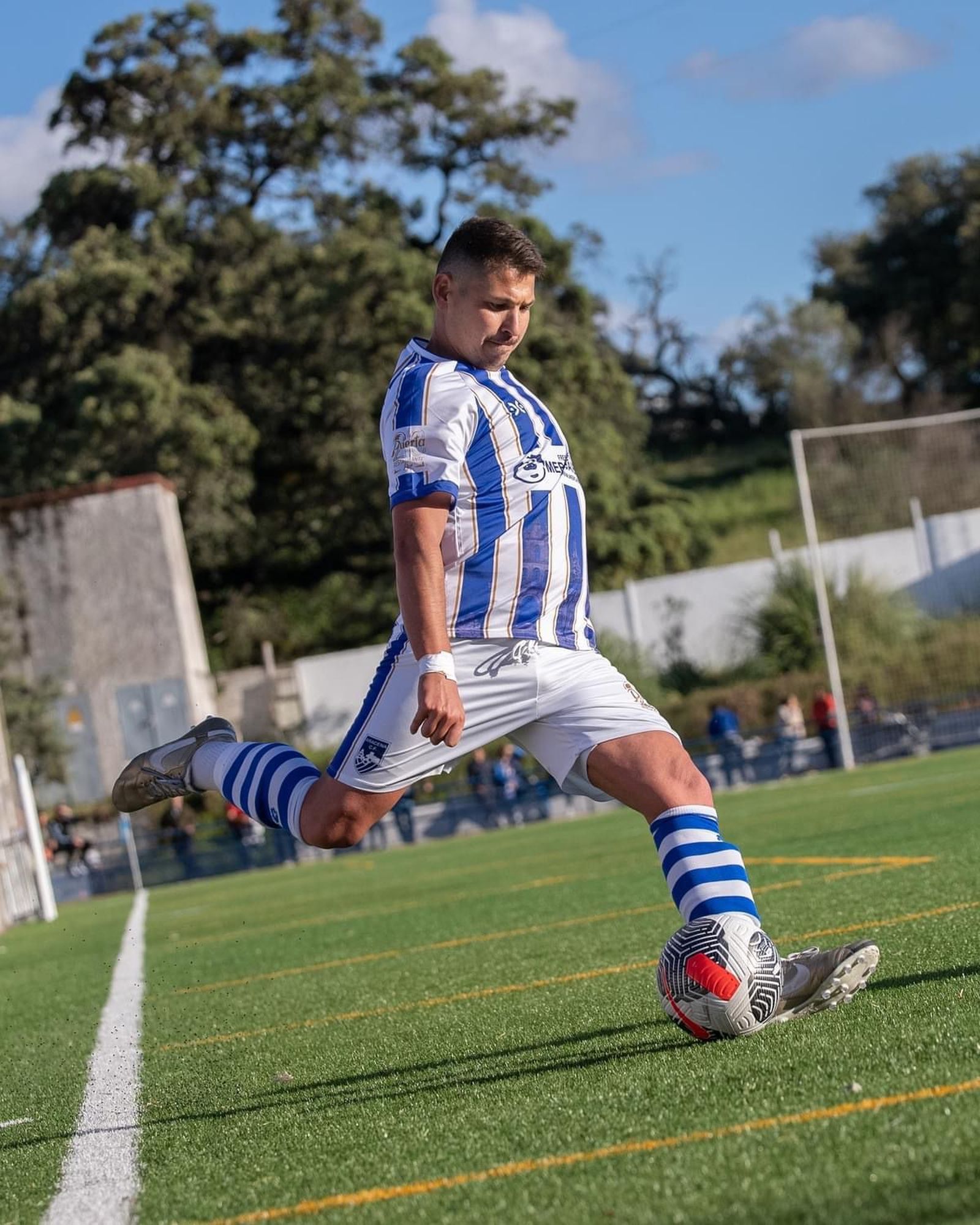 Rafael no ha abandonado su pasión por el fútbol