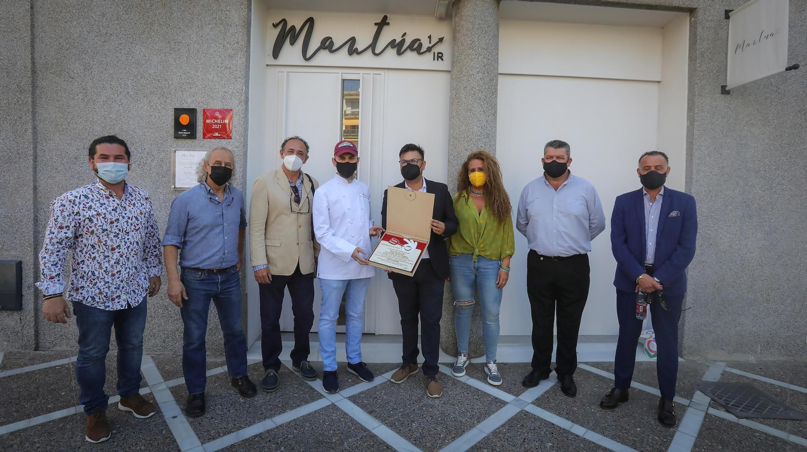 Un momento del homenaje, que en sus primeros momentos se desarrolló en la plaza Aladro.