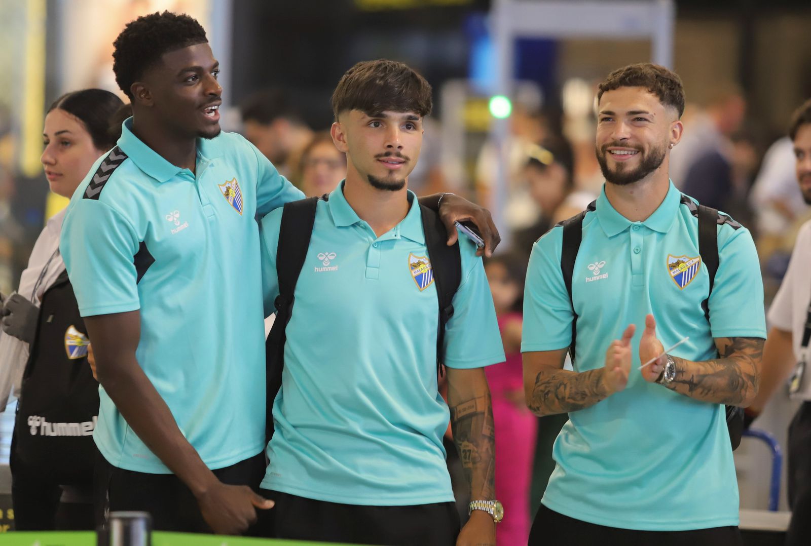El espectacular preámbulo en el aeropuerto con la afición