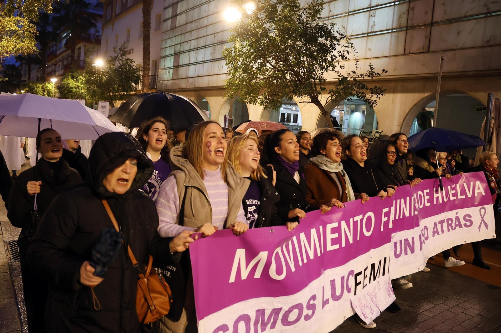 Imágenes de la manifestación del 8M en Huelva