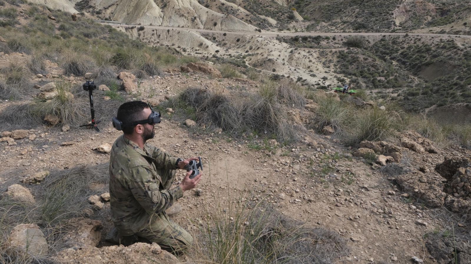 El sargento Domínguez realizó un vuelo de ataque durante un ejercicio en el campo de maniobras