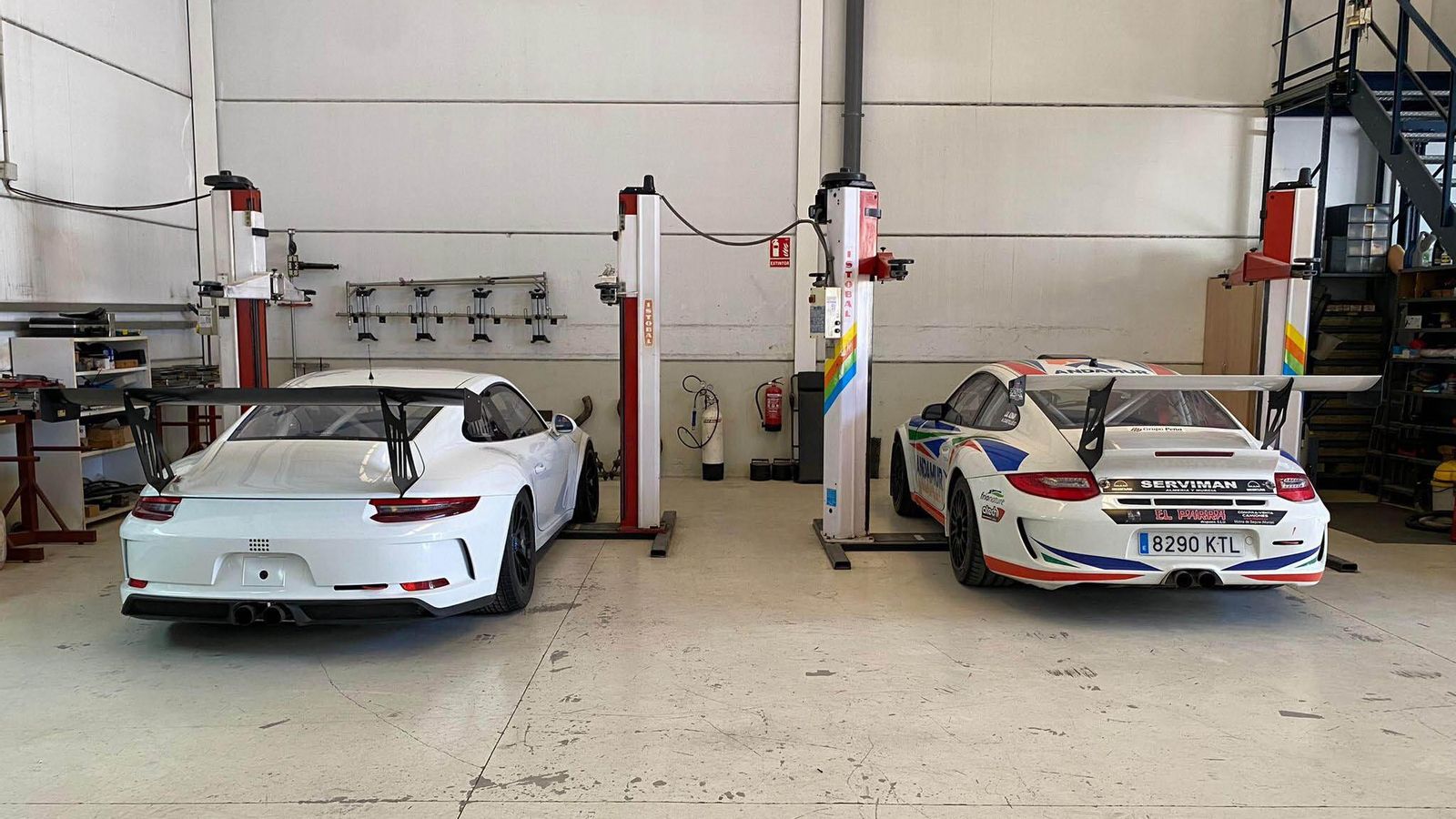 El vehículo está recibiendo los últimos cuidados para la prueba de este fin de semana.