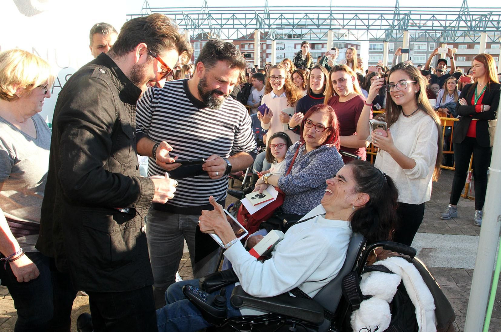 Manuel Carrasco firma sus discos, en imágenes
