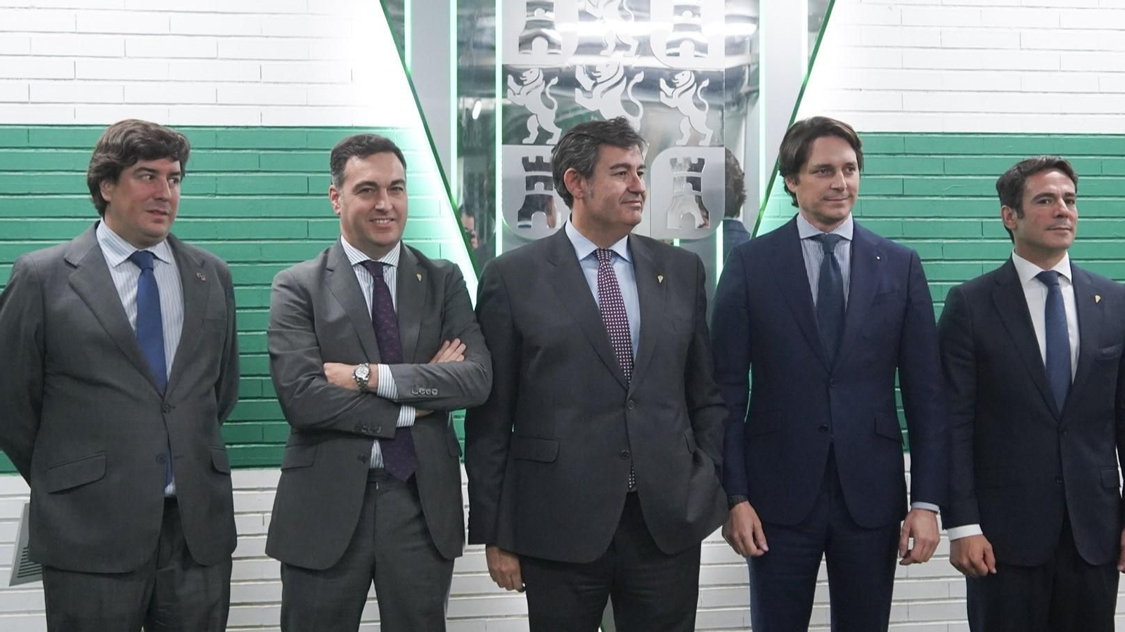 Los primeros consejeros del Córdoba CF, el 5 de diciembre de 2019, día en que Bahréin se hizo con el club. Los primeros consejeros del Córdoba CF, el 5 de diciembre de 2019, día en que Bahréin se hizo con el club.
