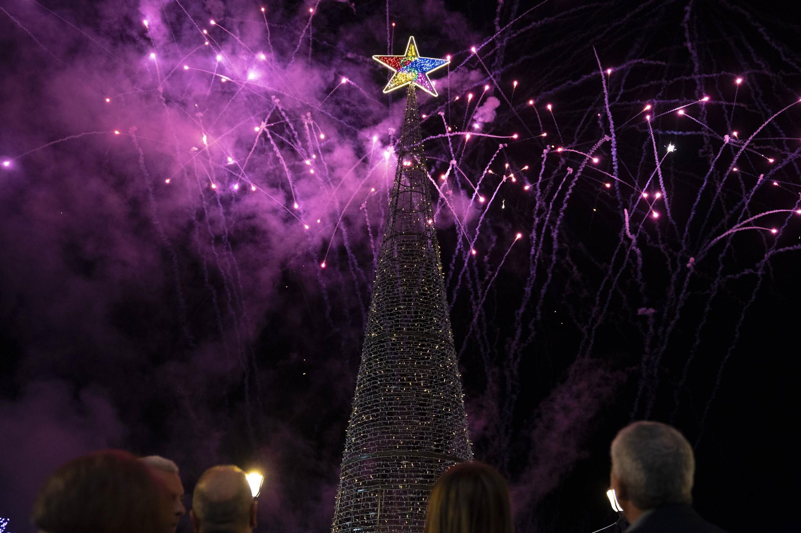 El encendido del alumbrado navideño del Hospital Universitario Torrecárdenas, en imágenes