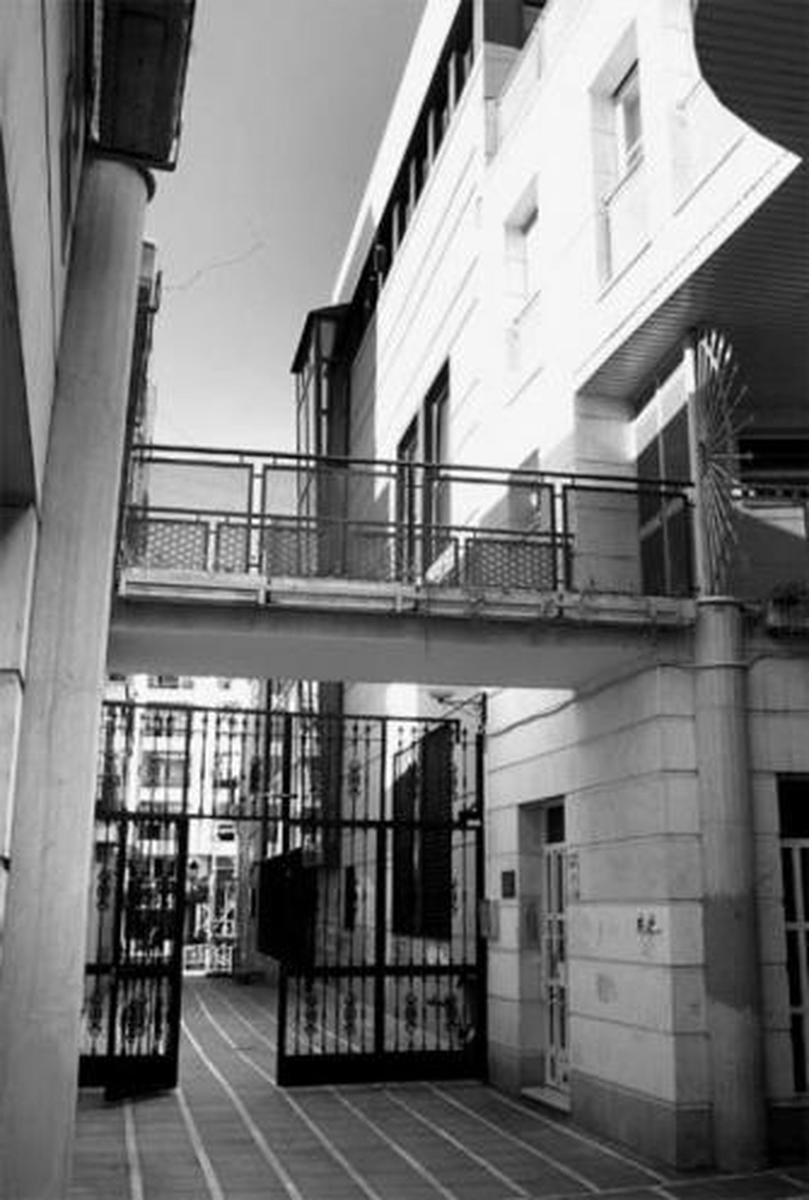 Una de las empresas se ubica en el pasaje La Botica de la capital.