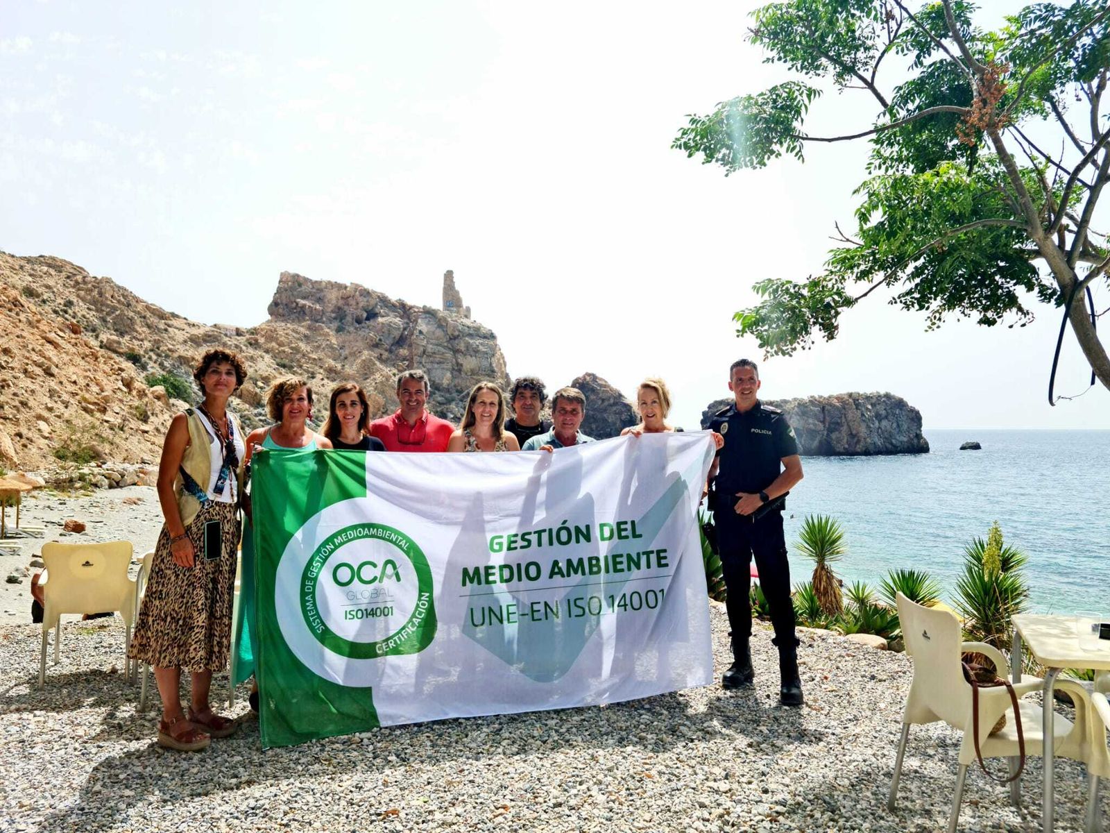 Castell de Ferro iza la bandera azul y evalúa la calidad de La Rijana