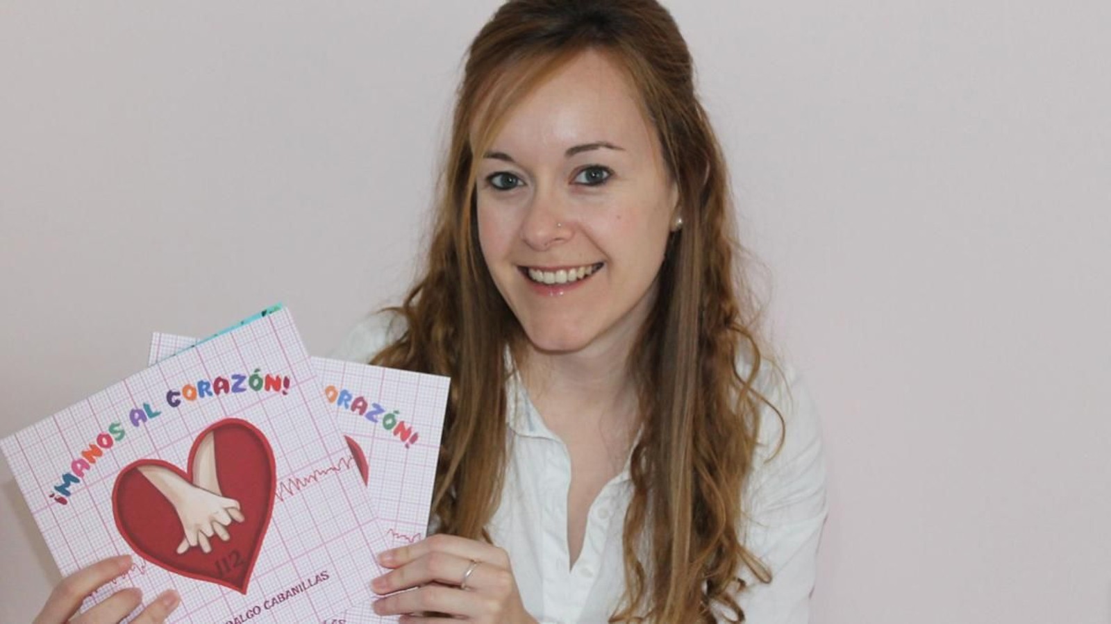 Miriam Hidalgo con su obra ‘¡Manos al corazón!’.