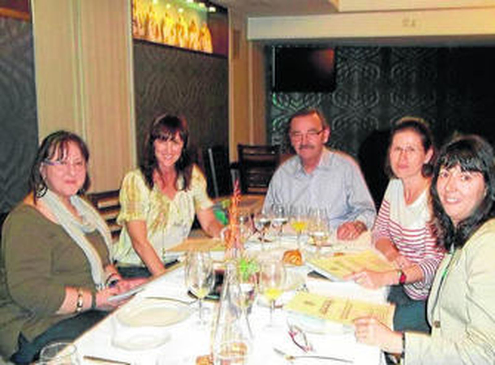 José Fenoy, presidente de ALCER con algunos miembros del jurado.