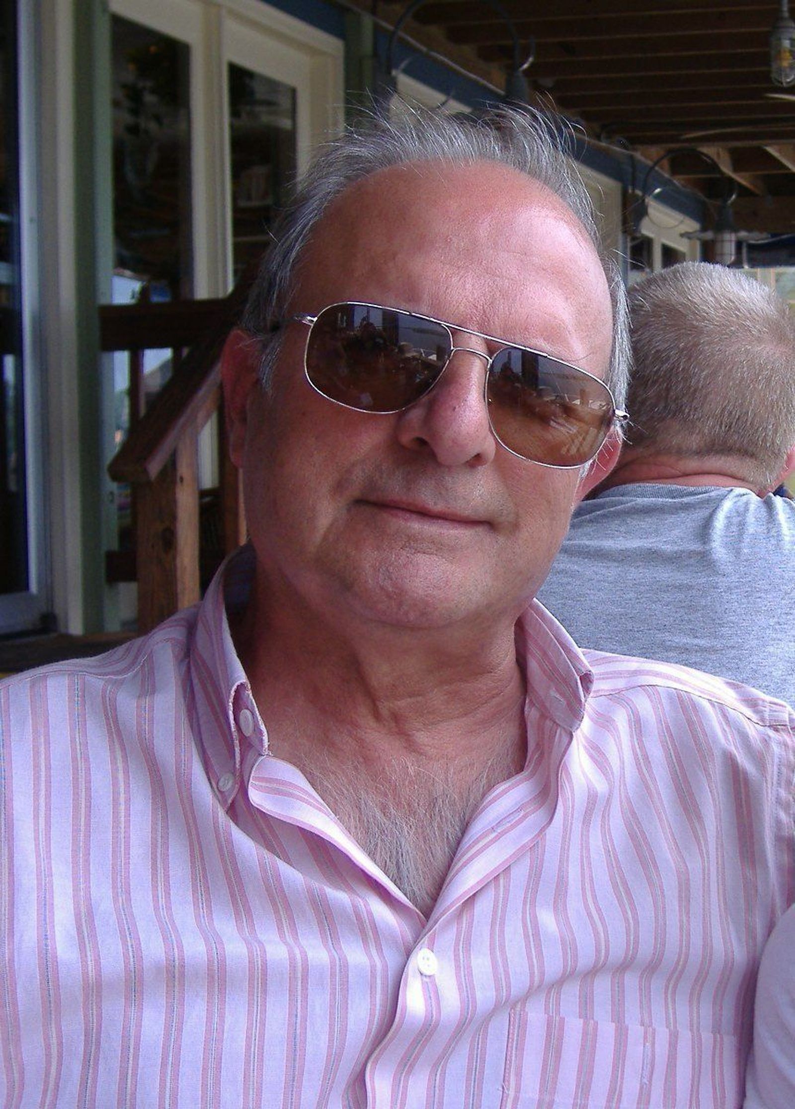 Pesar por el fallecimiento  del sastre                     Manolo Sánchez