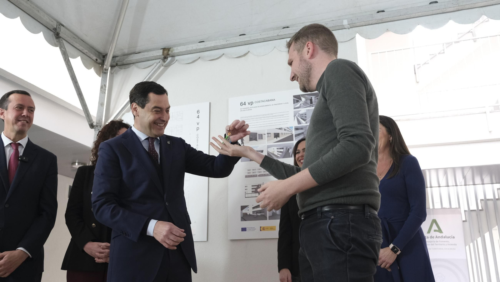 Las imágenes de la entrega de viviendas de VPO en Costacabana