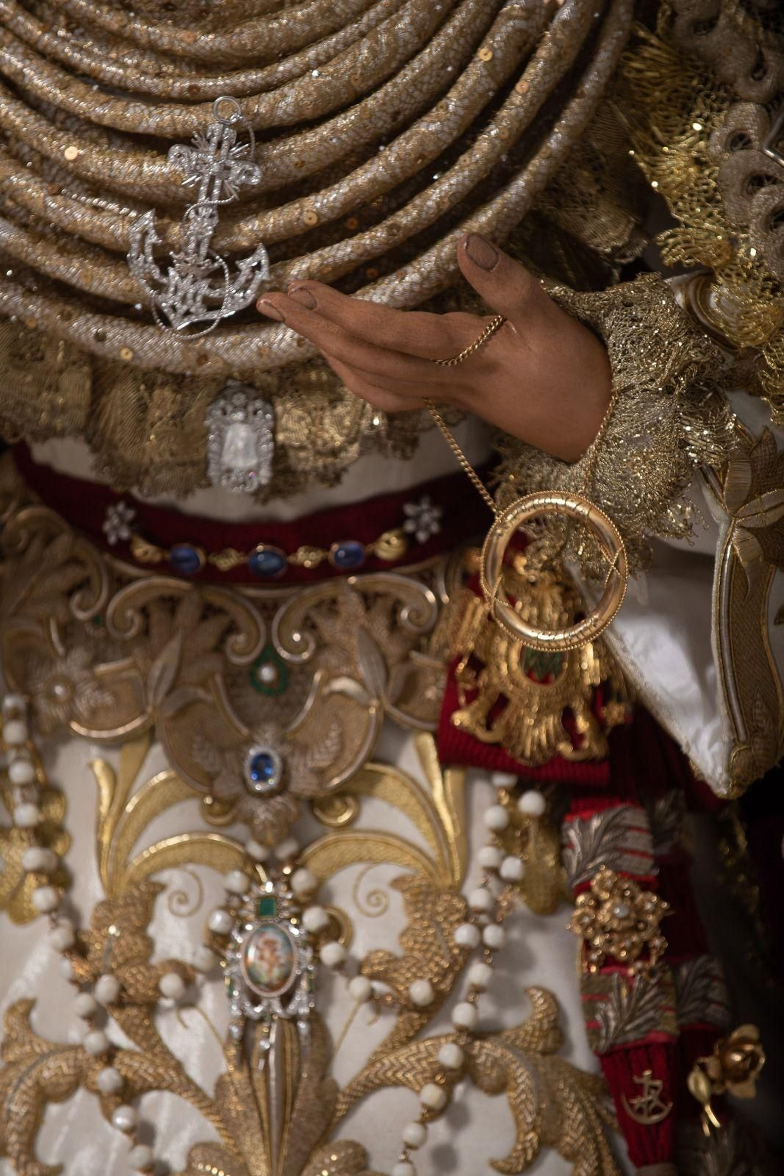 Las primeras imágenes de la reposición al culto de la Esperanza de Triana