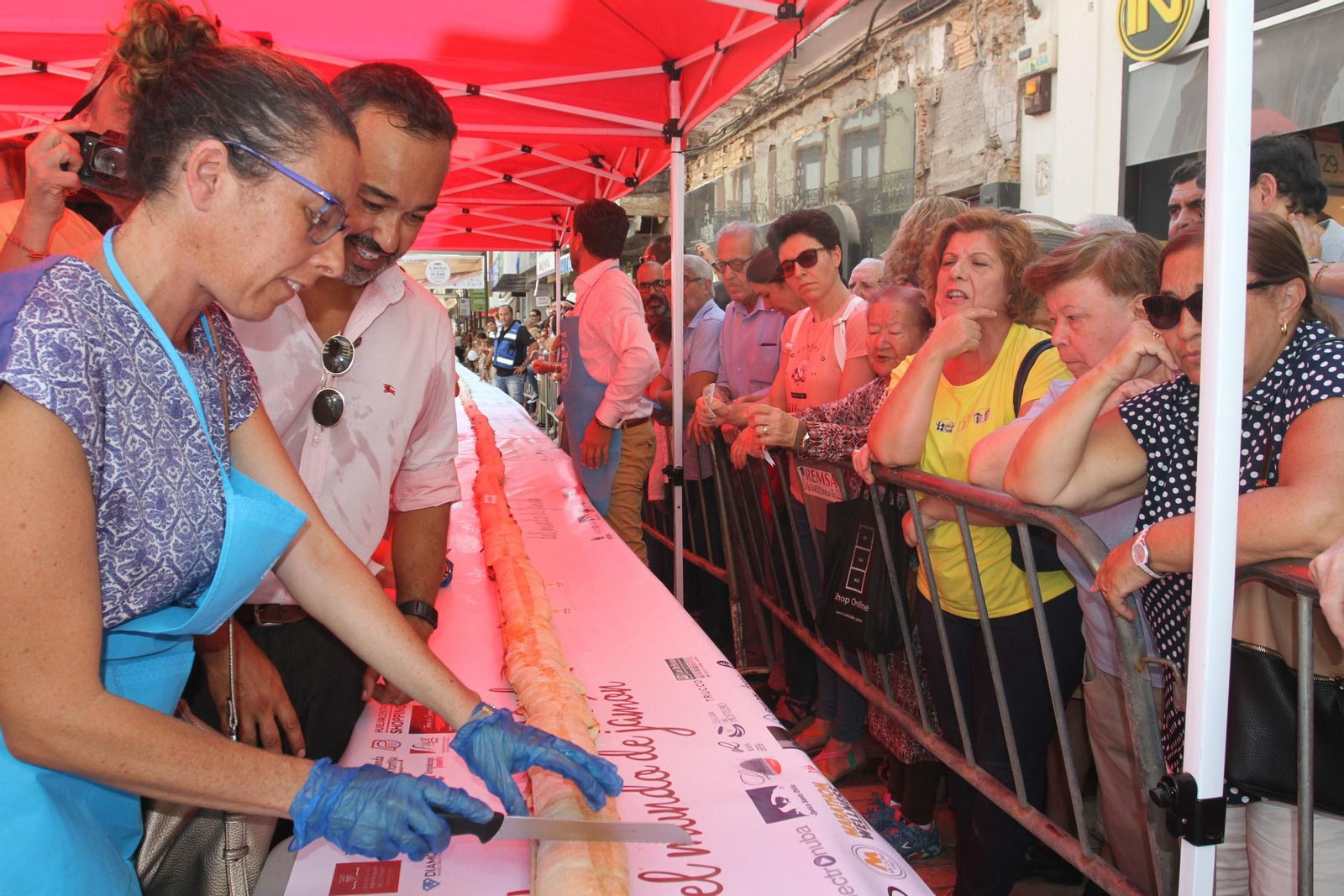 Record Guinnes del bocadillo de jamón mas grande del mundo, en Huelva