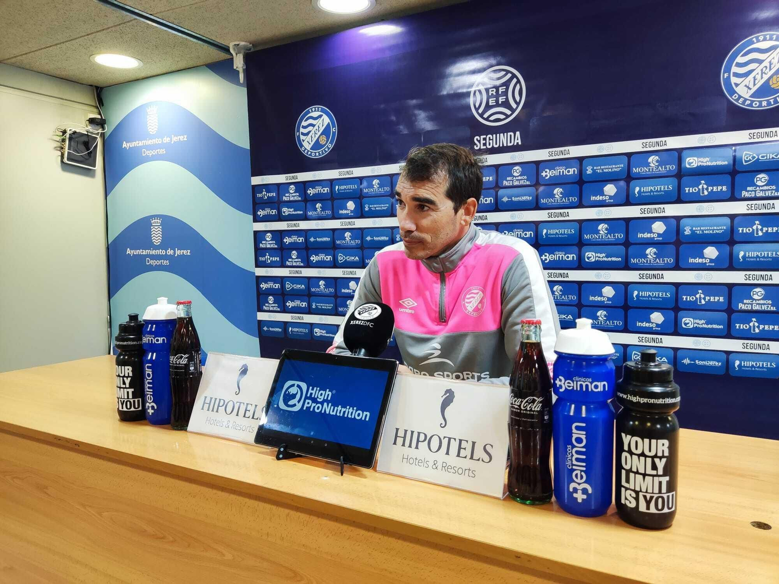 Francis, en un momento de la rueda de prensa que ha ofrecido este viernes en Chapín. Francis, en un momento de la rueda de prensa que ha ofrecido este viernes en Chapín.