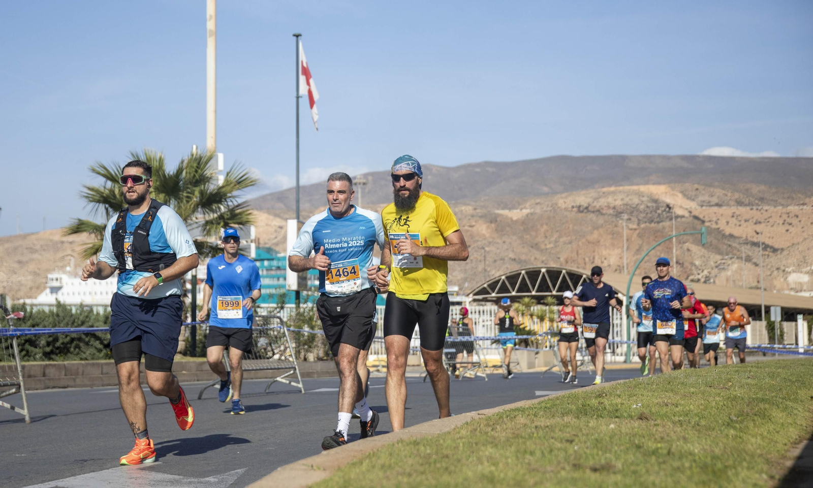 El Medio Maratón de Almería 2025, en imágenes