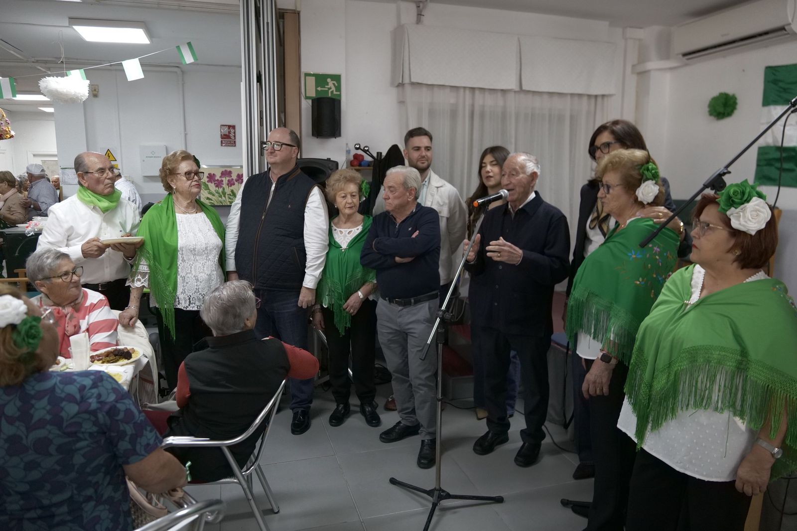 Así se han vivido las tradicionales y multitudinarias migas de Roquetas de Mar